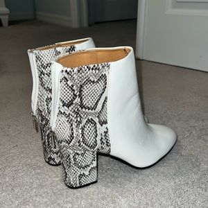 White / Snake print booties